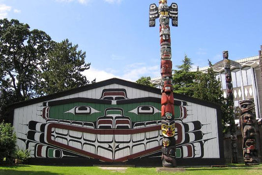 Thunderbird Park: Victoria’s Living Monument to Indigenous Art and Culture